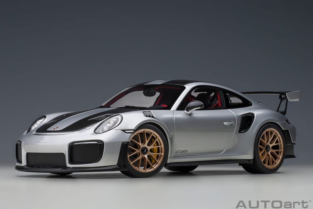 AutoArt Porsche 911 GT2 RS Weissach 1:18