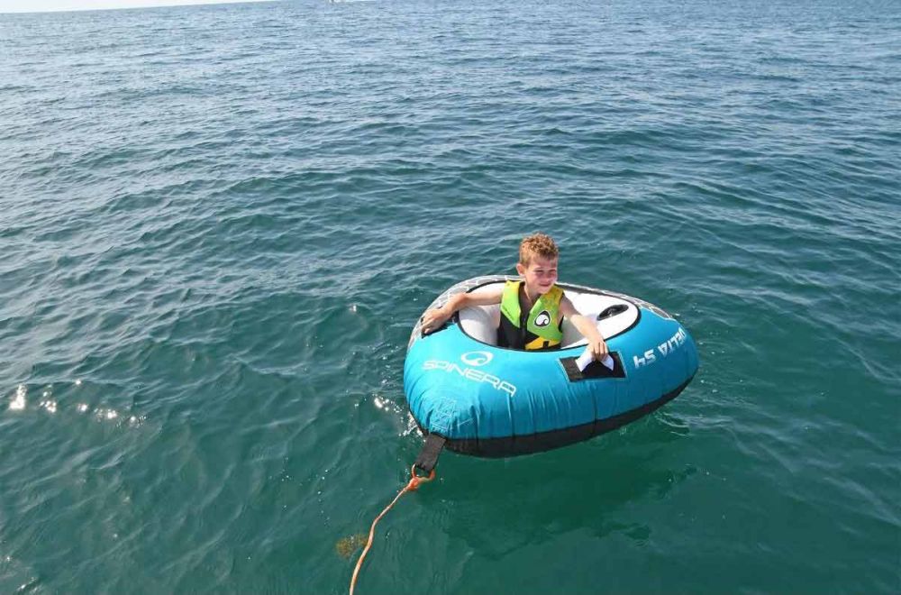 Spinera inflatable towable tube Delta 54 set