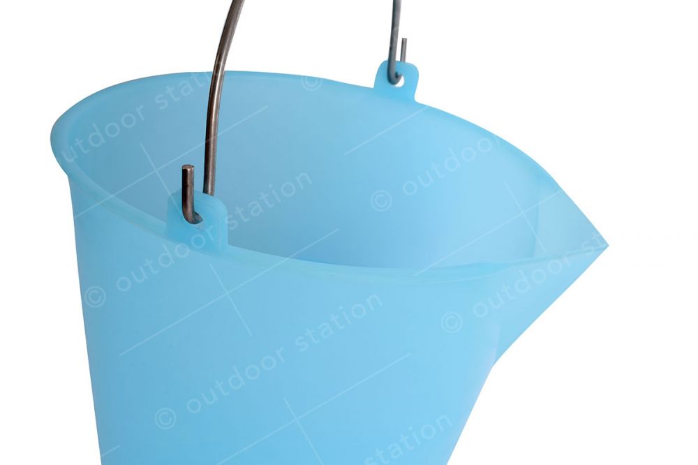 Water bucket 9L with handle in colour blue