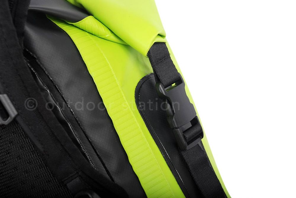 waterproof-motorcycle-backpack-feelfree-metro-15l-mtr15lme-10.jpg