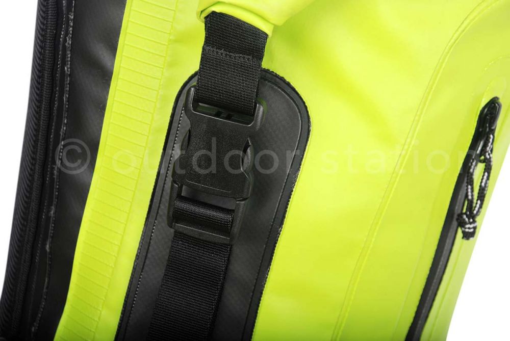 waterproof-motorcycle-backpack-feelfree-metro-15l-mtr15lme-5.jpg