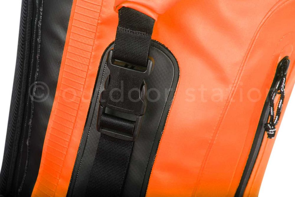 waterproof-motorcycle-backpack-feelfree-metro-15l-mtr15org-5.jpg