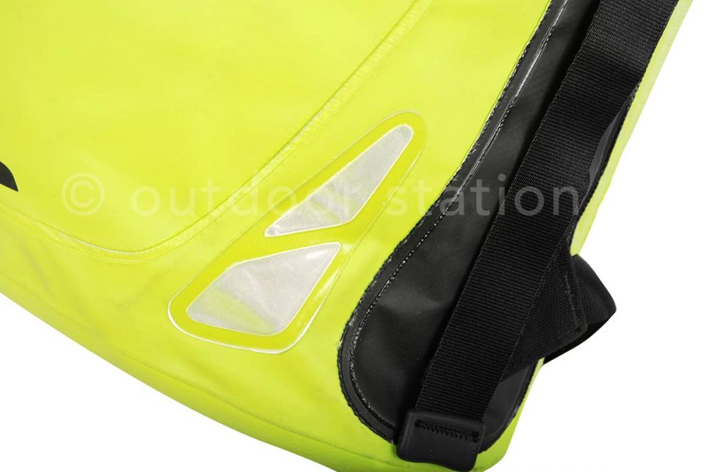 waterproof-motorcycle-backpack-feelfree-metro-25l-mtr25lme-4.jpg