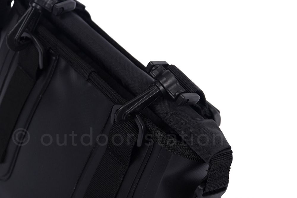 waterproof-shoulder-crossbody-dry-bag-feelfree-jazz-2l-black-JAZBLK-8.jpg