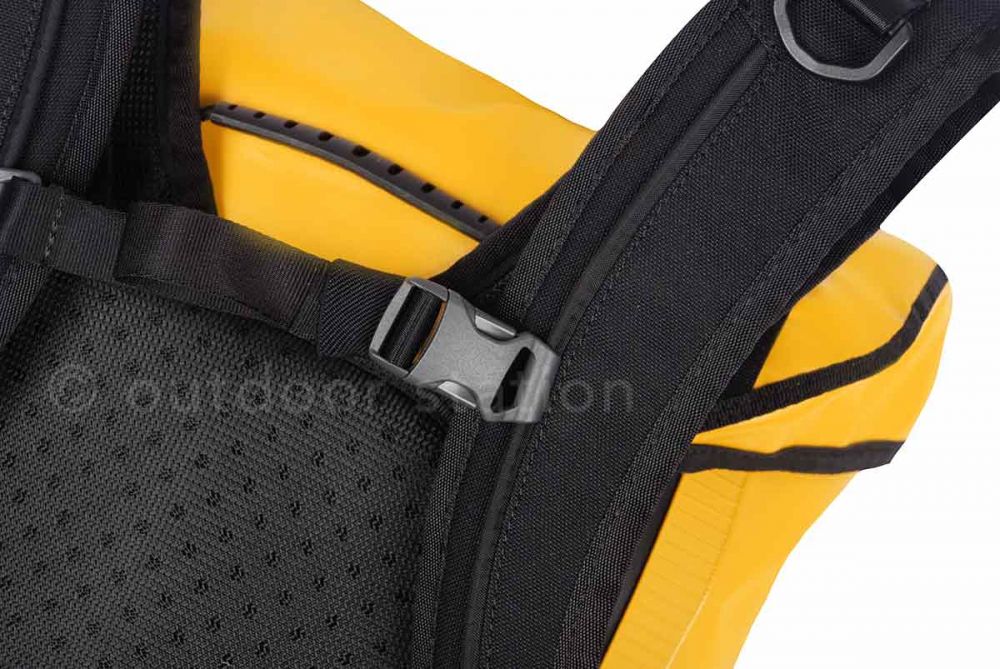 waterproof-urban-backpack-feelfree-track-15l-trk15ylw-6.jpg